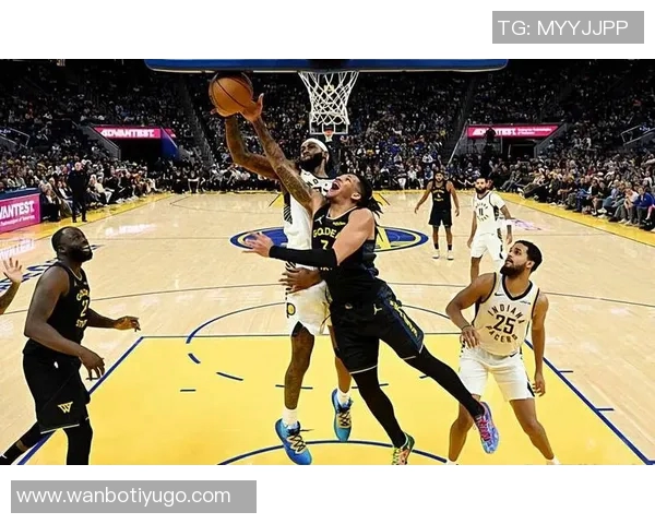 理查德成为球队历史第三位新秀单场30分5三分与库里穆迪并肩前行